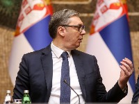 "Ostavi me devojka...": Vučić probleme Srbije sa EU uporedio sa svojim ljubavnim jadima (VIDEO)