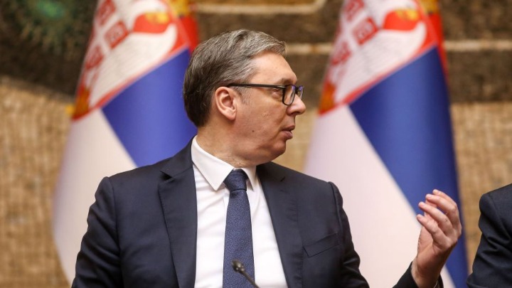 "Ostavi me devojka...": Vučić probleme Srbije sa EU uporedio sa svojim ljubavnim jadima (VIDEO)