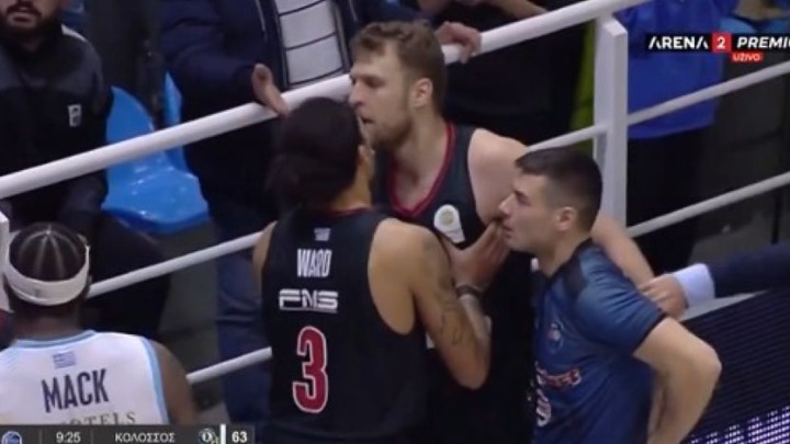 SKANDAL trese Grčku: Vezenkov se potukao na utakmici (VIDEO)