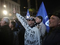 Neredi na protestu opozicije u Tirani: 18 uhapšenih, 11 policajaca povređeno