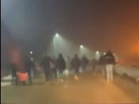 Sačekuša u Tuzli: Navijači Crvene zvezde napadnuti na putu kući iz Malmea, veliki broj povređenih! (VIDEO)