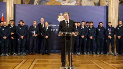 "Nisam očekivao zlato": Vaterpolisti na prijemu kod Vučića, predsednik dobio poklon od Viktora Jelenića