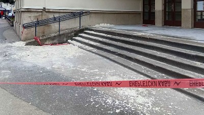 Bilo je PROPUSTA, pa je fasada Gimnazije OTPALA