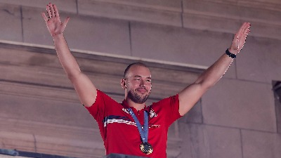 Zbog ovoga su se studenti poklonili Mandiću (VIDEO)