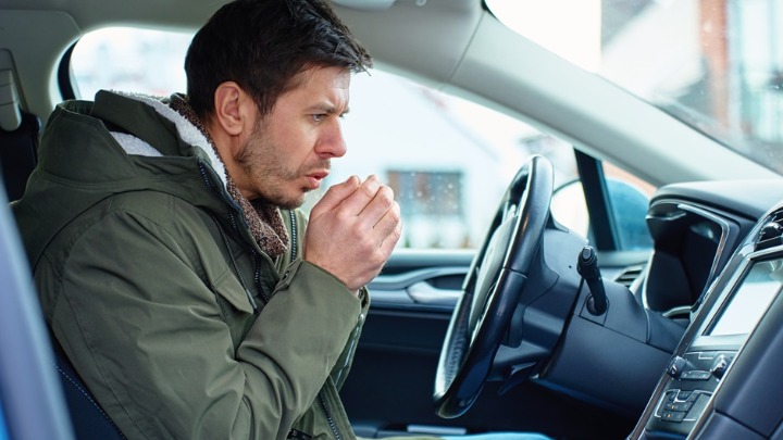 NAJVEĆA ZABLUDA svakog vozača: Mislite da radite ispravnu stvar, a zapravo svako jutro UNIŠTAVATE MOTOR AUTA 