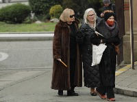 SAHRANJENA Senka Veletanlić: Veliki broj kolega se oprostio od čuvene pevačice (FOTO)