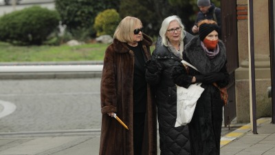 SAHRANJENA Senka Veletanlić: Veliki broj kolega se oprostio od čuvene pevačice (FOTO)