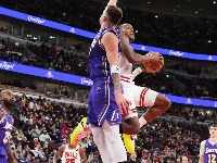 Dončić dao skoro 50 poena: Moćnom partijom vodio Lejkerse do VAŽNE pobede (VIDEO)