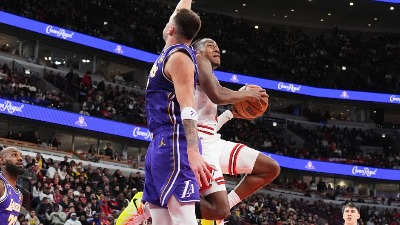 Dončić dao skoro 50 poena: Moćnom partijom vodio Lejkerse do VAŽNE pobede (VIDEO)