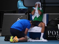 PROBLEM U NAJAVI Novakovo stopalo u jezivim ranama, navijači brinu (FOTO)