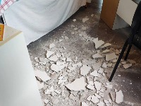 Pao plafon u školi u Nišu (FOTO)