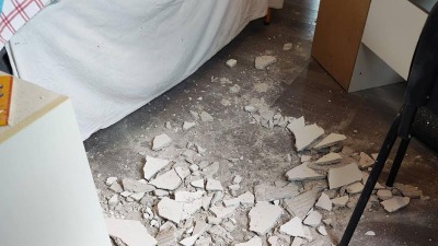 Pao plafon u školi u Nišu (FOTO)