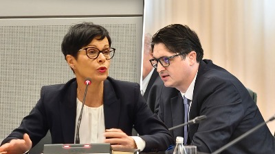 Kos je ZABRINUTA što je Vučić potpisao Mrdićeve zakone: "Procena nije dobra"