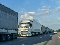TRANSPORT NA IVICI KOLAPSA: Evropa zatvara granice, Srbija plaća cenu