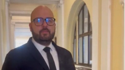 Poslanici okadili deo Skupštine u koji je ušao Informer (VIDEO)