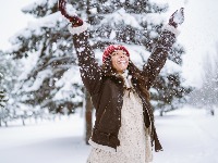 VEROVANJA za PRVI SNEG U GODINI: Ako se zaglavi na krovu, stiže OBILJE - a evo šta se dešava kada se dete rodi na dan prvih pahulja