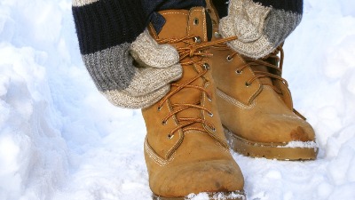 GENIJALAN TRIK da vam cipele postanu VODOOTPORNE za samo 5 minuta (VIDE0)