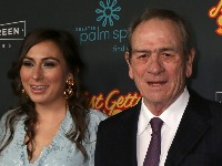 Prvo oglašavanje Tomija Lija Džonsa nakon što mu je umrla ćerka Viktorija