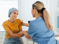 Tinejdžerka (17) umrla od RAKA DOJKE jer su lekari DVE GODINE IGNORISALI JEDAN SIMPTOM: Mislili su da je premlada 