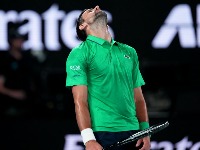 DRAMA Novak povraćao na meču protiv Sinera!