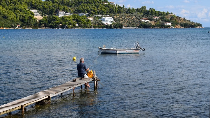NAJBOLJA ZEMLJA ZA PENZIJU je omiljena letnja destinacija srpskih turista: Evo koliko bi trebalo da vam leže na račun za normalan život 