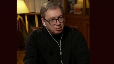 Vučić došao u Novi Sad - NA SENDVIČ (FOTO)