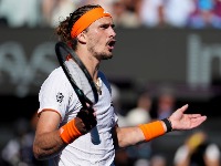 HAOS NA AO Alkaraz se povredio, a Zverev URLAO na Srpkinju! (VIDEO)