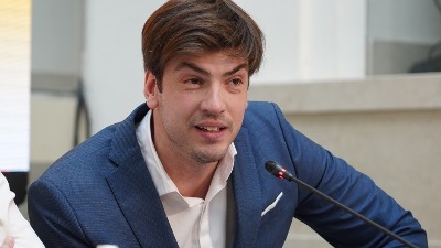 "Moja sestra nije osoba sa posebnim potrebama": Naš glumac rano izgubio oca, pa preuzeo brigu o njoj 