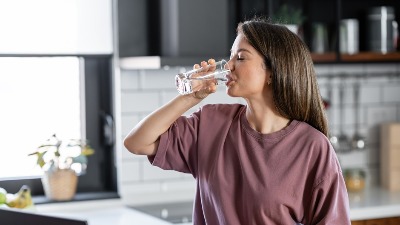 Bilduje imunitet do maksimuma: Pijte vodu sa ovim 1 sastojkom SVAKOG JUTRA 