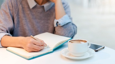 Hrvatica uči ćirilicu, ali muči je JEDNO SLOVO: Srbi je raspametili savetima - ovaj joj se posebno svideo 