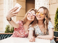 Oteli su me kao bebu u porodilištu, 17 godina kasnije našla sam svoju porodicu zahvaljujući selfiju: Neverovatna sudbina 