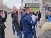 Koškanje na štandovima: Mladi lider naprednjaka u klinču sa Novosađanima (VIDEO)