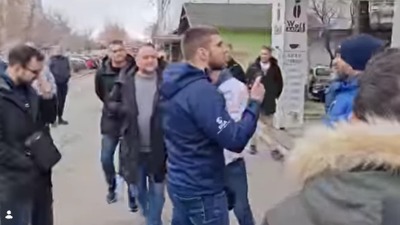 Koškanje na štandovima: Mladi lider naprednjaka u klinču sa Novosađanima (VIDEO)