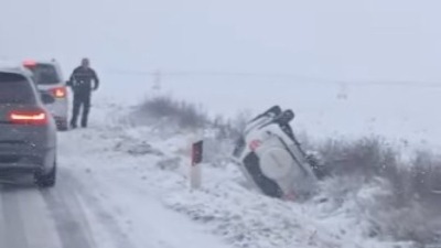 Auto tokom mećave sleteo s puta kod Bačkog Petrovca (VIDEO)