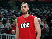 UDARAC za Olimpijakos: Milutinov polomio prst