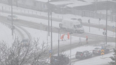 Saveti za vožnju po snegu i ledu: Kako bezbedno stići na odredište