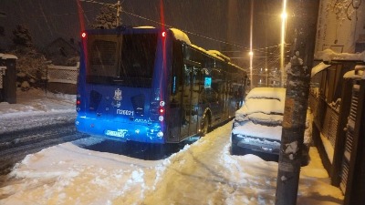 Zbog snega promenjene trase nekoliko autobuskih linija
