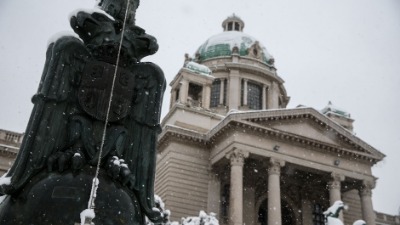 Građani prihvatili poziv studenata: Došli na grudvanje kod Skupštine (VIDEO)