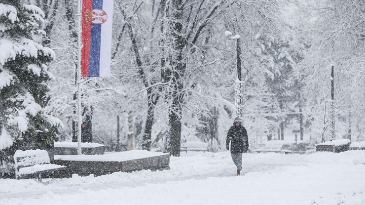 Dok Beograd stoji, studenti zovu na čišćenje sneg: Akcija u 6 ujutru, poznate i lokacije