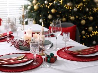 Stavite JEDAN predmet ispod stolnjaka za Badnje veče i novac će vam se slivati u novčanike cele godine 