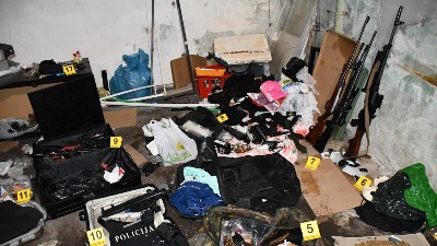 Poznati fitnes trener krio oružje za LIKVIDACIJE: Čitav ARSENAL (FOTO)