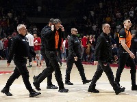 SKANDAL Delije gađale sudije čime su stigli (VIDEO)