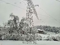 "Topim sneg, sram ih bilo, da li se njihova deca tako kupaju?": 30 domaćinstava već tri meseca bez struje i vode