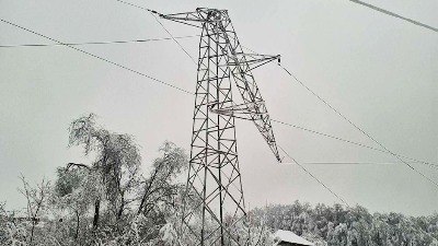 "Topim sneg, sram ih bilo, da li se njihova deca tako kupaju?": 30 domaćinstava već tri meseca bez struje i vode