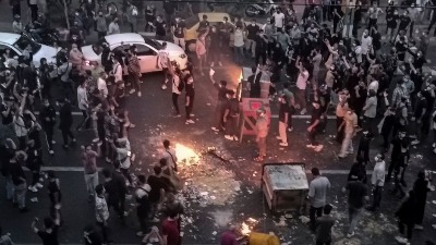 Ulice Irana gore: Protesti zahvatili celu zemlju, raste broj mrtvih, ajatolah i Tramp jedan drugom prete (VIDEO)