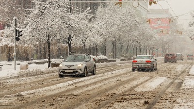 Primaju plate veće i od 2.000 evra mesečno, a ostavili Srbiju zarobljenu u snegu: Ko su direktori preduzeća koja ne rade svoj posao