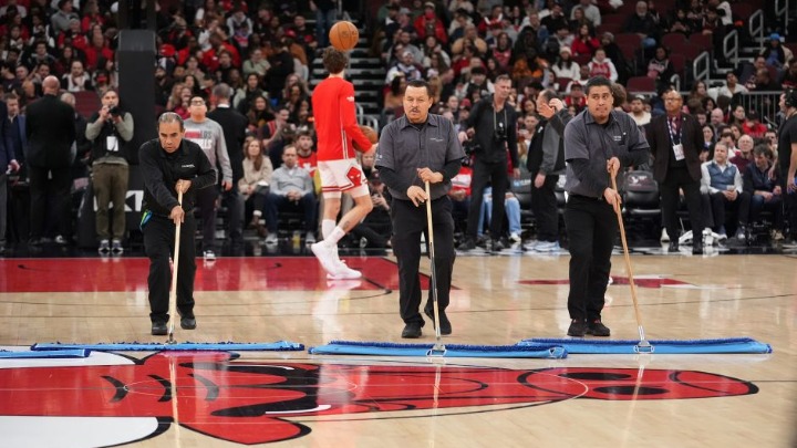 Odložen meč Čikaga zbog problema s halom, razlog je bizaran (FOTO)