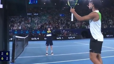 Đoković napustio teren, Alkaraz besneo na sudiju i čelnike AO: "To nije fer! Znaš na šta mislim?" (VIDEO)