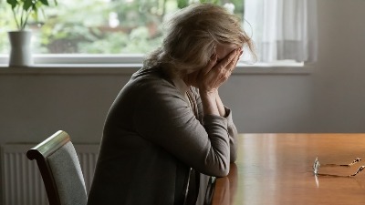 Da li biste platili nekoga samo da plače sa vama?