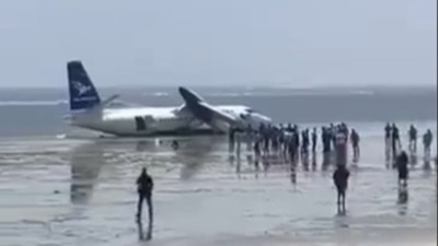 DRAMA Putnički avion sleteo na plažu (FOTO/VIDEO)